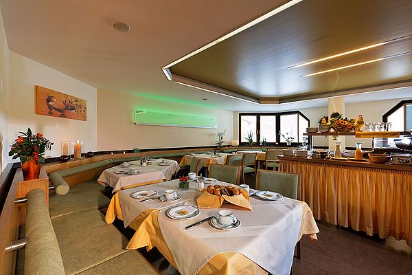 Frühstücksraum im Hotel Garni Maria Theresia